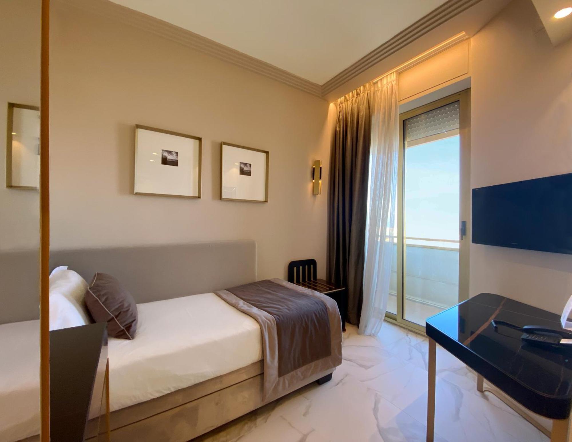 Hotel Ambasciatori Rimini Oda fotoğraf